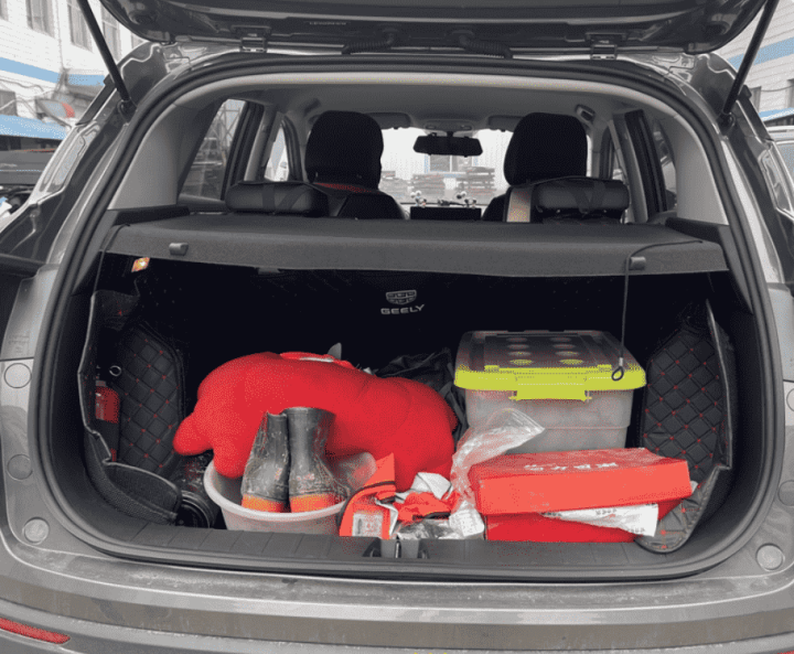 Tấm ngăn cốp Geely Coolray